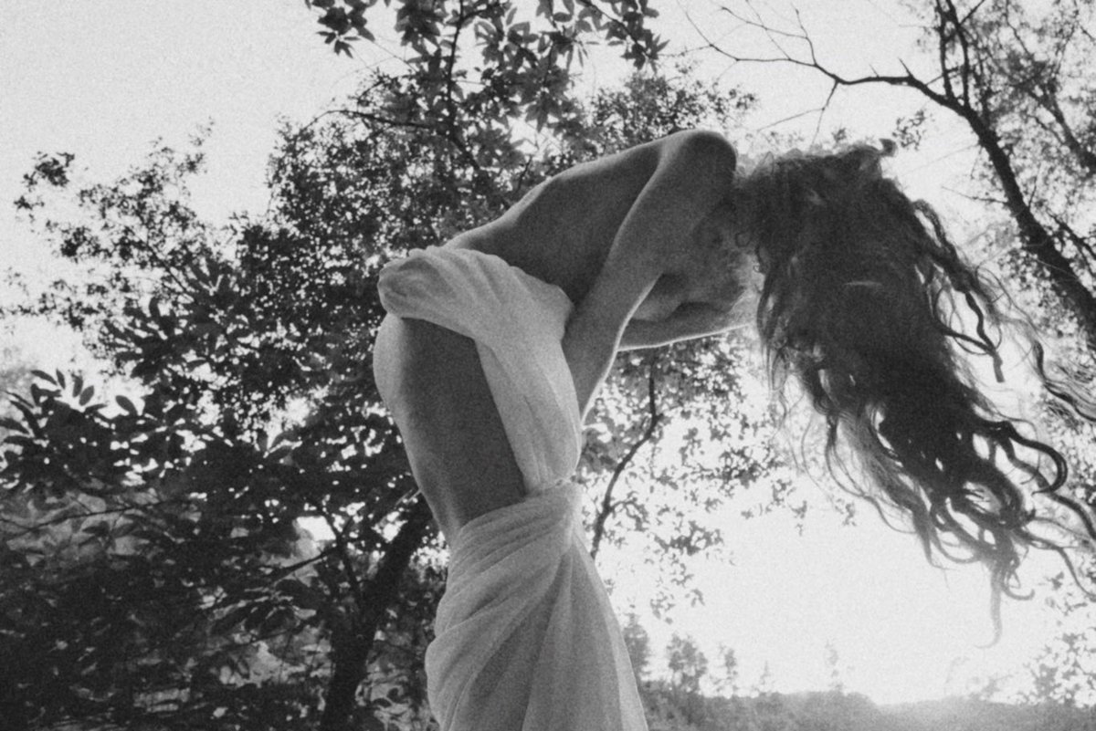 carolinamaez's tweet photo. Juny, 2022. 🌿 #selfportrait https://t.co/yjOQrkpv8h