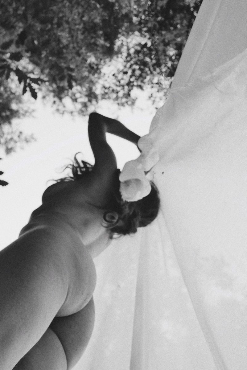 carolinamaez's tweet photo. Juny, 2022. 🌿 #selfportrait https://t.co/yjOQrkpv8h