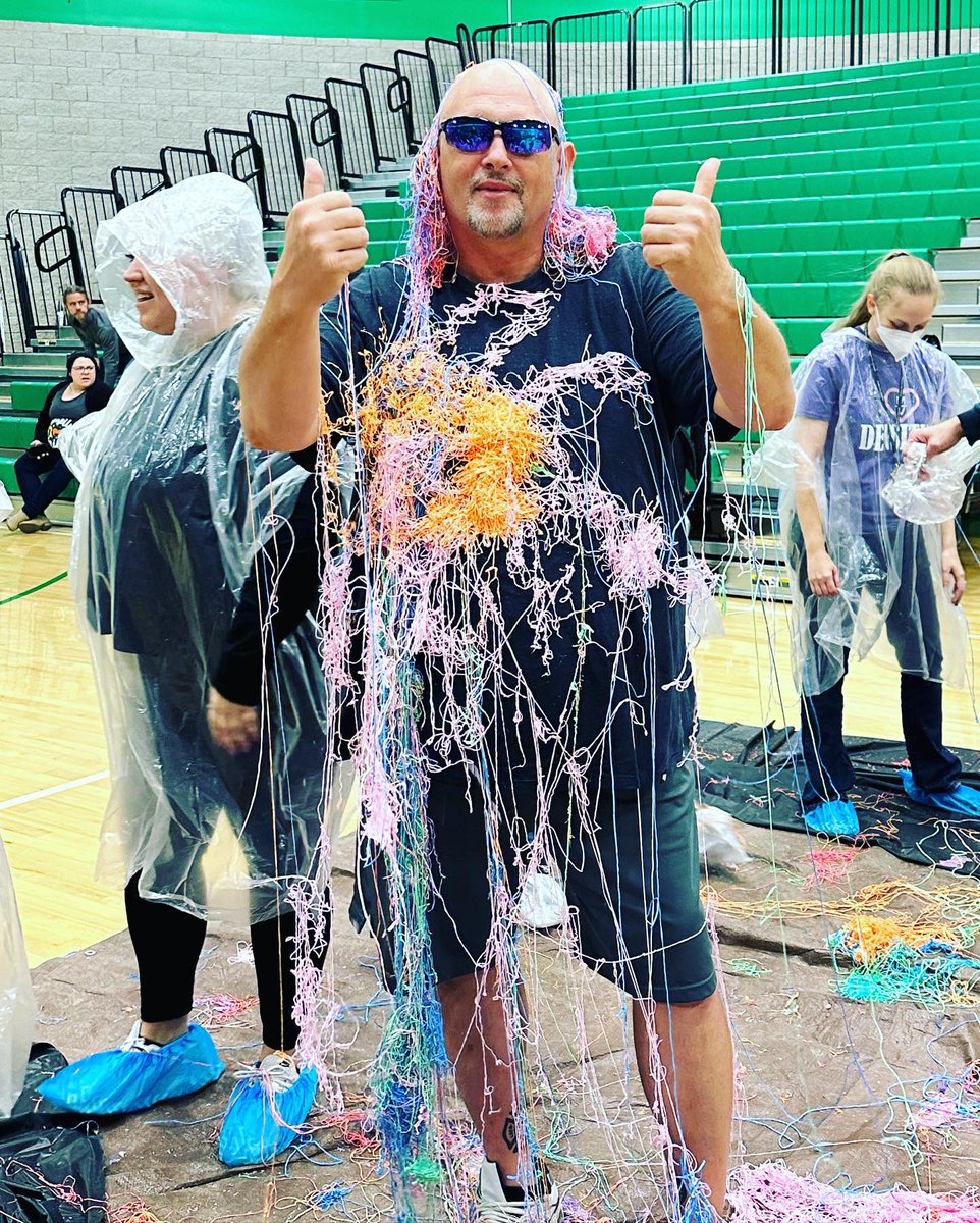 BankerBunch232's tweet photo. We had lots of fun this week with #RedRibbonWeek2022! Kudos to jTI and Davis Student Council for planning an amazing week! https://t.co/ccYTVQmUaW