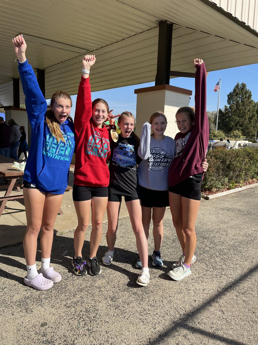MrsEdwardsTI's tweet photo. 🏃🏽‍♀️They’ve put in the work this season &amp; made gains. Off to Sectionals! 🏃🏽‍♀️ Love these ladies! Go Rockets! 🚀🎉@rockridgesports @rockridgetrack https://t.co/RDF8RpK9IL