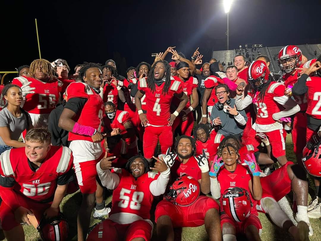 BayHighFball959's tweet photo. 2022 County and District Champions!!!
#RestoreTheRed https://t.co/89j7h3teZ8