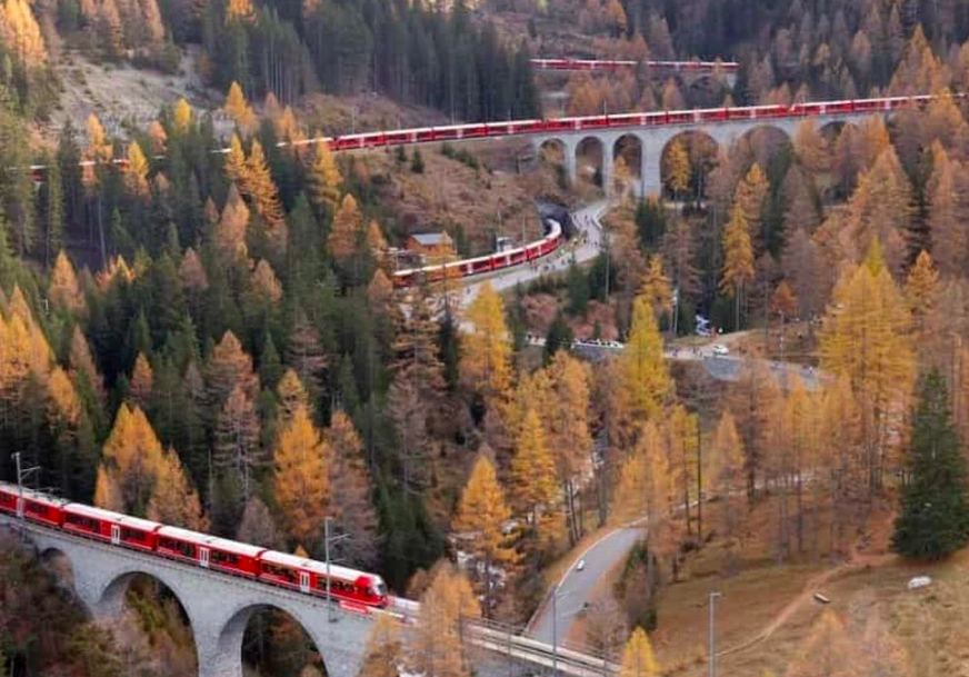 MartinVetterli's tweet photo. Yes, it is a single train!
World Record on Swiss Rhaetian Railway, #rhb #train #rhbtrain. 
https://t.co/q0FNJ44r7P https://t.co/pRDeWU4WOp