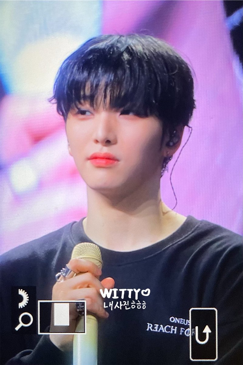 witty0607's tweet photo. 221029 고생해ㅆㅓ♡♡
#서호 #원어스 #ONEUS https://t.co/CL8BFPo9w3