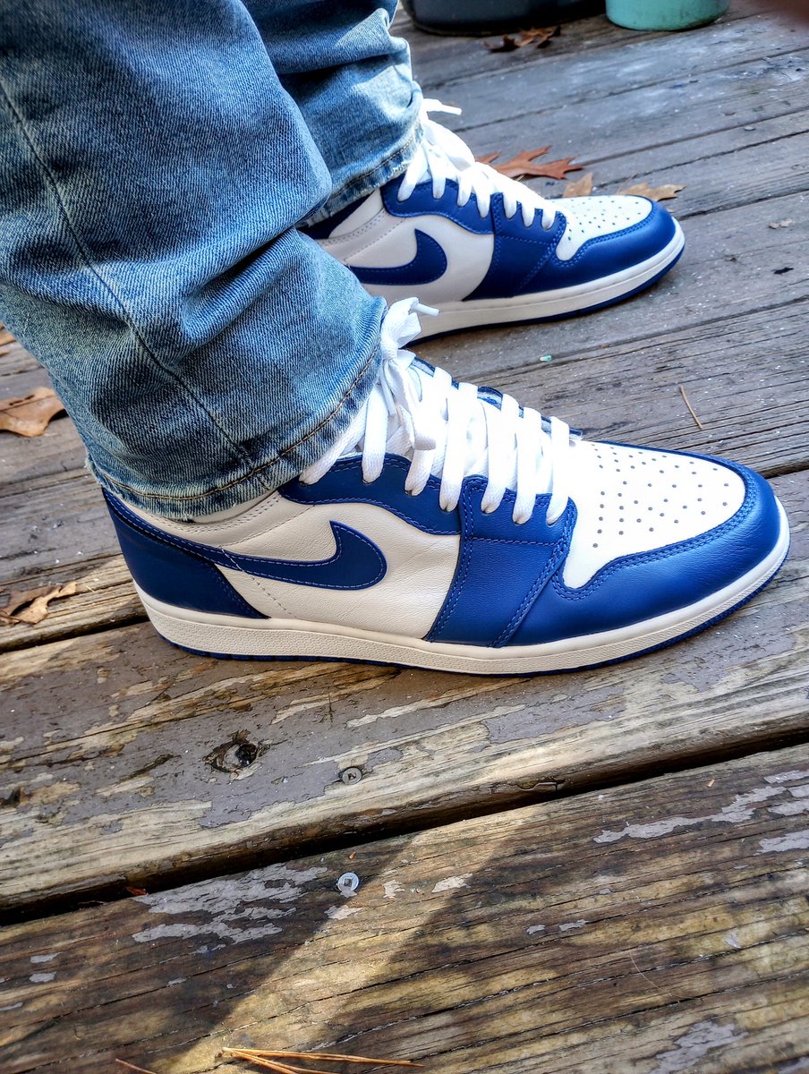 sneakersinthe60's tweet photo. 2016 Jordan 1 "Storm Blue" π¦π¦
#kotd #yoursneakersaredope #wearyourshoes #SNKRS #jordan1 #OGcolorway #stormblue @Jumpman23 @nikestore https://t.co/TOae9cffY0