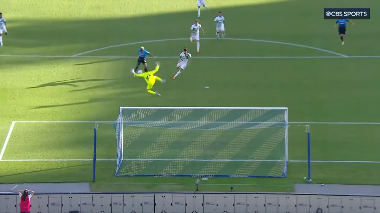 VICTOR OSIMHEN HAS HIS HAT-TRICK! 🇳🇬 🦅

Napoli's 50th goal in all competitions. 🔵”