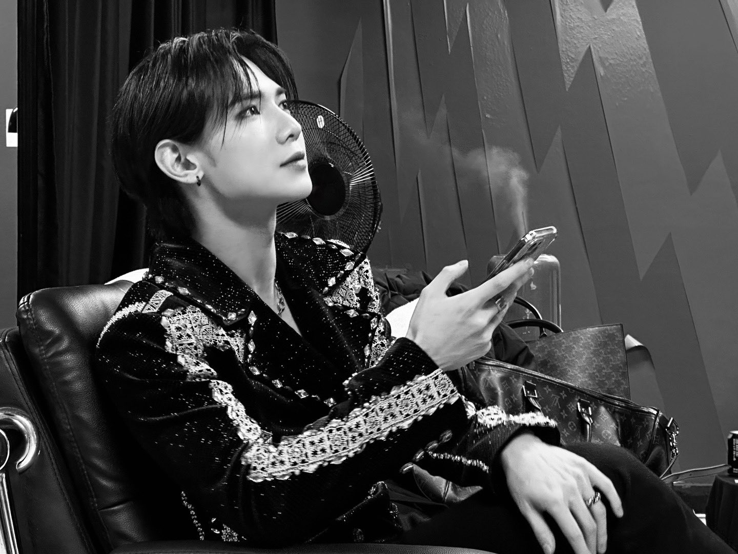 FgPp4_macAAW0fA?format=jpg&name=large