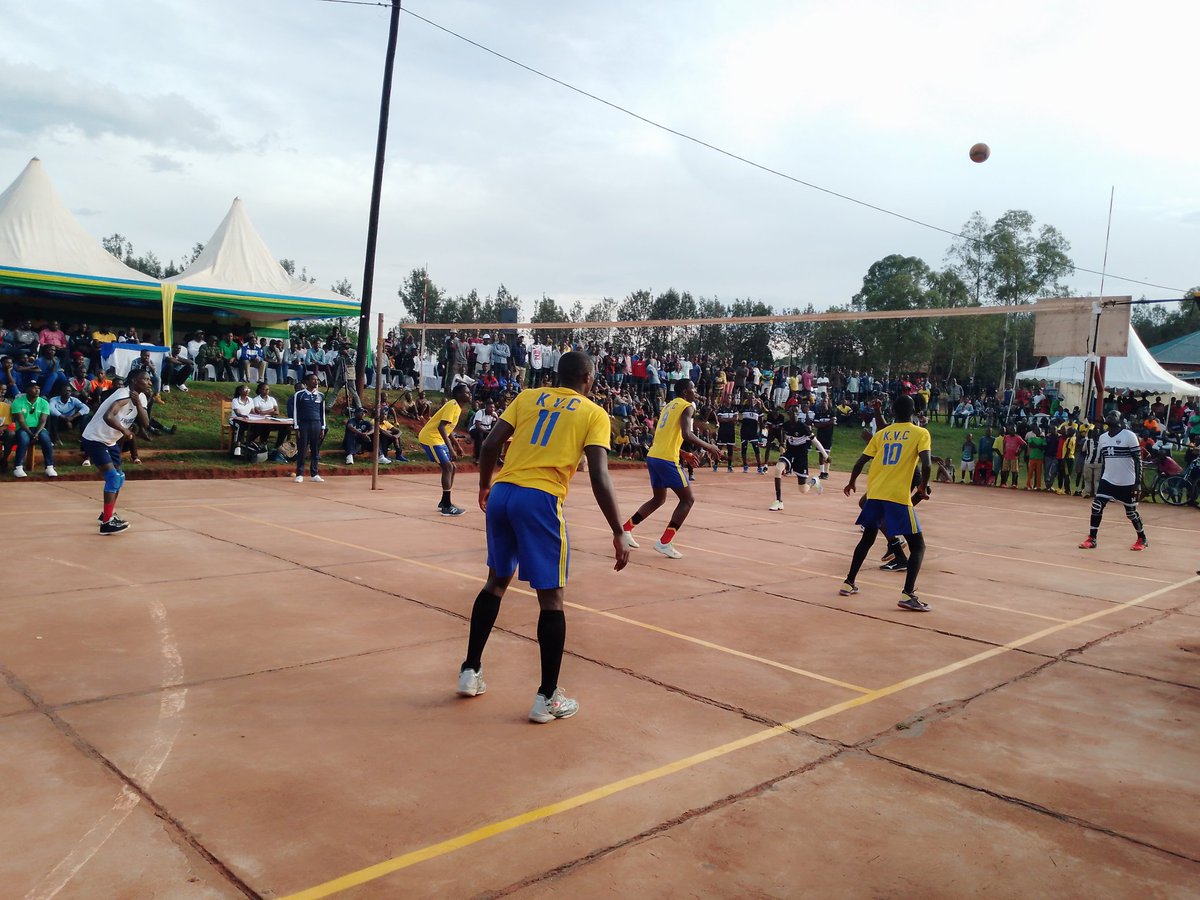 KVC_Capa's tweet photo. Happening now: We are in the 2nd game of #RwandaNationalVolleyballLeague #PhaseIII against #APRVBC
#KVCCapa💪💪💪
@Rw_Volleyball @CityofKigali @Forzzagaming @InterfaithRda @ruterafernand https://t.co/oE79By1jOv