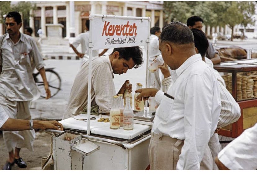 TheDilliMirror's tweet photo. Selling milk in Delhi . 1960s https://t.co/NjX6HyEiQb