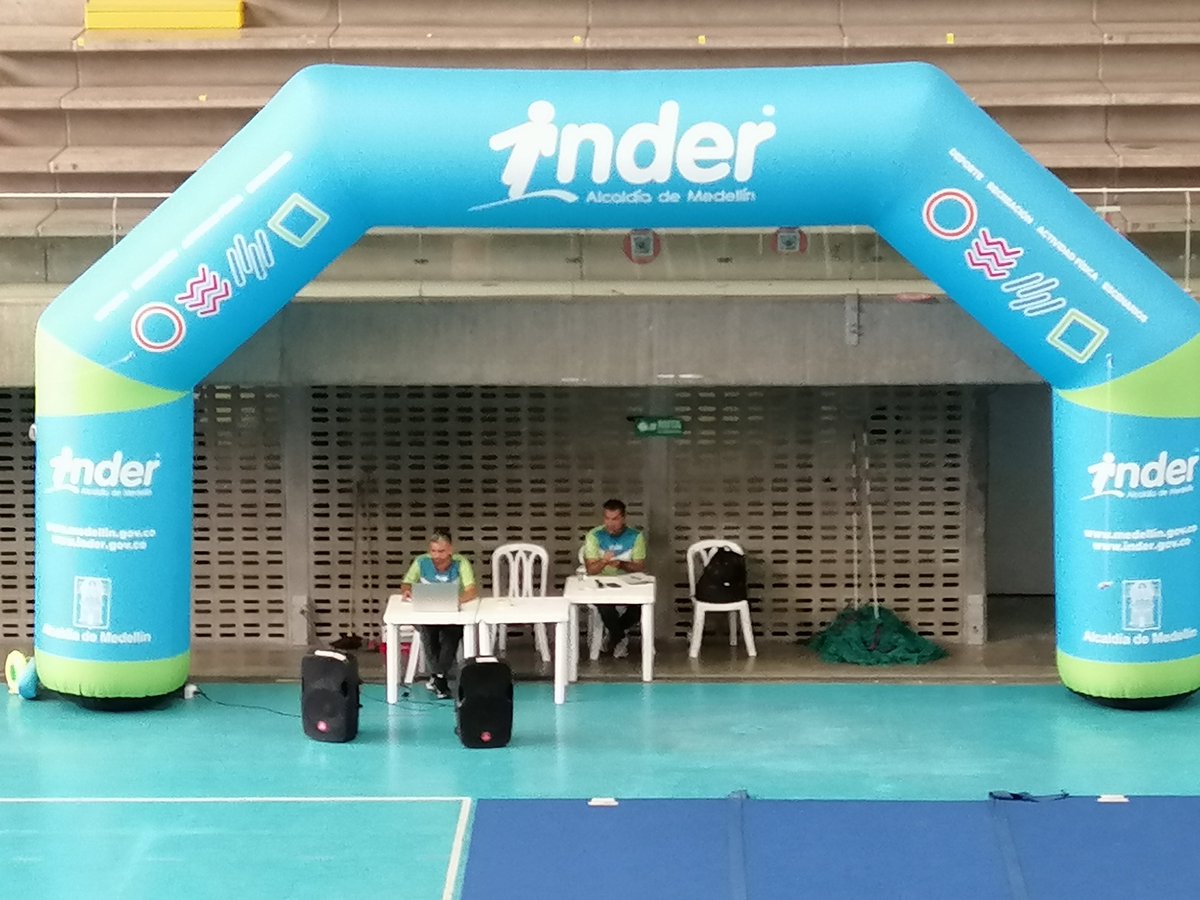 manuelf_l's tweet photo. @INDERMEDELLIN @INDERMEDELLIN
@sanchezc_v
@AlcaldiadeMed 

Que pena que un evento tan grande, y el INDER no tenga presupuesto para un sonido adecuado. No se escucha nada en el coliseo https://t.co/n9Pmjiyn0h