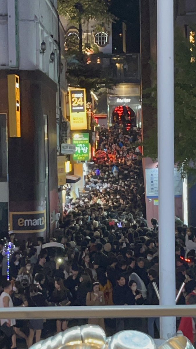 marmeyr's tweet photo. Omg Itaewon 😭 https://t.co/2h6XA9awvP