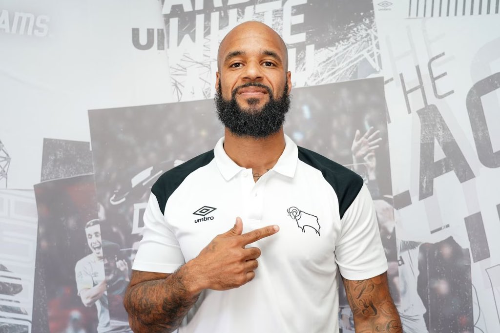 PrincessPink_86's tweet photo. Hero! 🤍🐏🖤 #dcfcfans #dcfc https://t.co/CxpFZ9L3zN