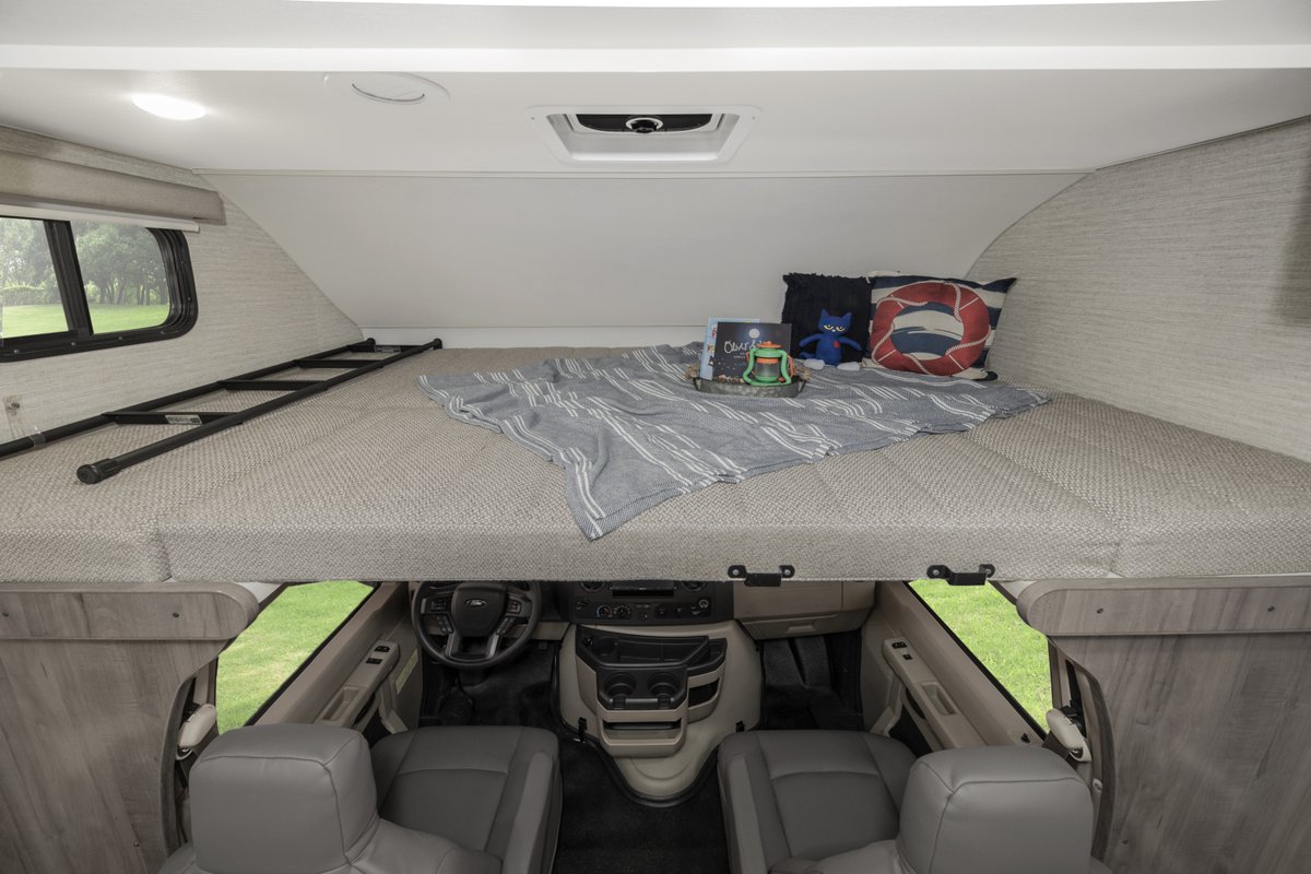With 6 floorpans to choose from (sleeping between 5-8) the Minnie Winnie is anything but "mini" feeling when you step inside. 

Check out all 6 floorplans: bit.ly/3gBNwj7