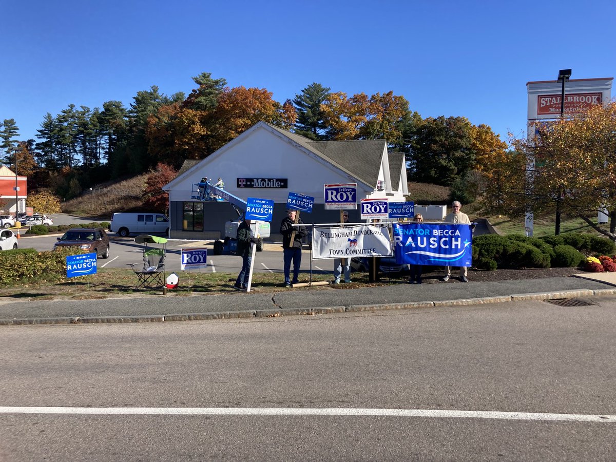 DemocraticTown's tweet photo. MB stand out til noon. Go Becca! GoJeff! https://t.co/0N5VOpbDbz