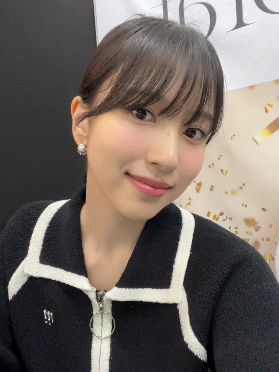 MMN324's tweet photo. [🐧💭] — 221029 6:03pm KST

[📸]
"you've worked hard today ~" https://t.co/XWo0wgA6wa