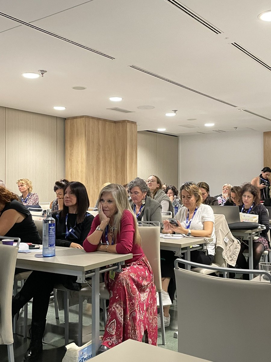 yamiladisanto's tweet photo. Con los #socioseuropeos de las escuelas del futuro 🙌 #bauhaus
#etwmultilateral22 @eTwinning_es @eTwinningIB @eTwinningEurope https://t.co/NoEgNfbQvx