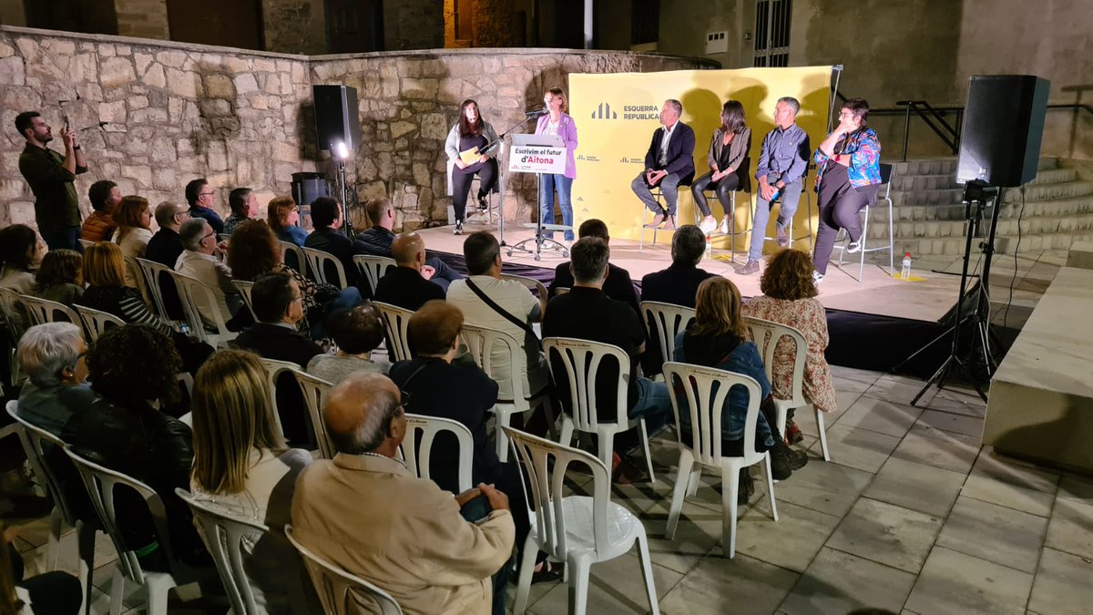 ErcSegria's tweet photo. 🗞️ Josep López @butiaitona, candidat a l’alcaldia: 🗣️ “Vull una #Aitona democràtica, participativa, 👥 on la gent pugui opinar en veu alta sense tenir por, una #AitonaRepublicana”‼️
#SegriaPower
Llegiu-ho aquí: 👉https://t.co/d61lli6S38 https://t.co/hbgokQAwoQ