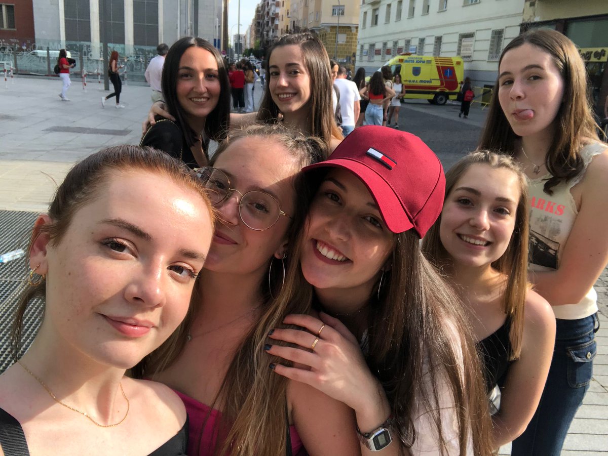 paulaaa_mlsb's tweet photo. gracias por esta gira y todos los momentos tan bonitos que nos has regalado🥺❤‍🩹 @_MaluOficial_ https://t.co/FkkJNQVLCo