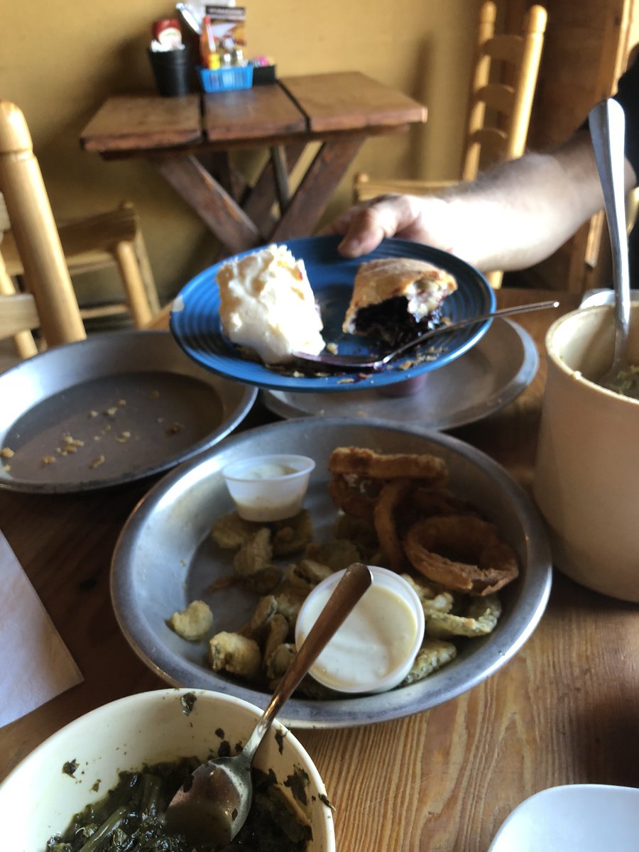 bennieboling's tweet photo. Great lunch yesterday with my old friend Bryan Graves..
Of course, we had to have some of @kikisfriedpies !
They went great with the catfish at #CockOfTheWalk restaurant..
#friedpies #Nashville #countrycooking #blessed https://t.co/8ihCBCuPQo