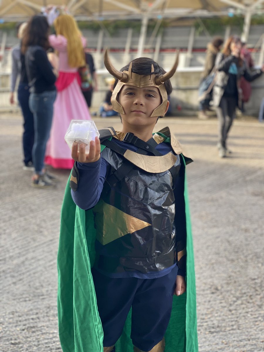leobrend's tweet photo. At #MCMComicCon so the Loki cosy tone gets one more outing https://t.co/qq1rGKrIPQ