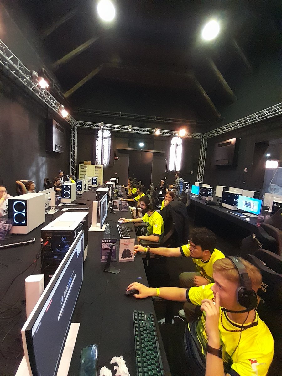AFNofficial_'s tweet photo. First day is gone 😆

We got a cool 2-0 in quarter finals vs APO 👀

See you tomorrow on twitch (https://t.co/iUdZZ2QfOL) vs @AnyClovers is gonna be spicy 😉

#BeDifferent #AFNwin 💛🖤 https://t.co/hDmKilefc5