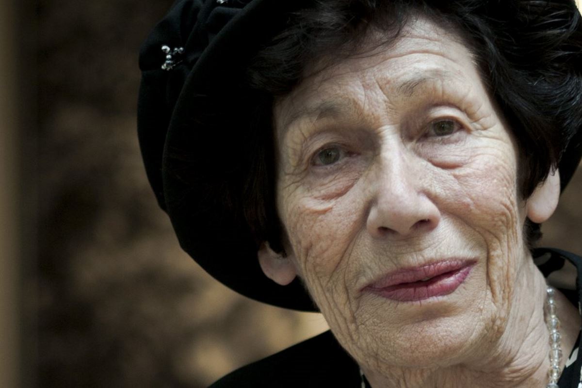 CasaLettori's tweet photo. Addio ad Hanna “Hanneli” Goslar, fu la migliore amica di Anna Frank durante gli orrori dell’antisemitismo

#FotoEParole a #CasaLettori per non dimenticare https://t.co/b6pGjfX06H