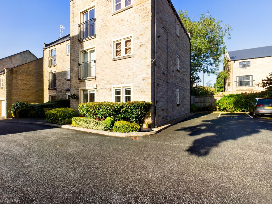 KirkhamProperty's tweet photo. 🏡 Ground floor apartment
🛏 Two double bedrooms
🚪Village amenities at your doorstep
🧑‍🍳 Open plan kitchen/living room
🚶 Walk-in condition
🚗 Allocated parking for one vehicle
🌸 Communal garden areas

Book your internal viewing for this apartment: https://t.co/RlE25yC1xe https://t.co/2bd5BUmp27