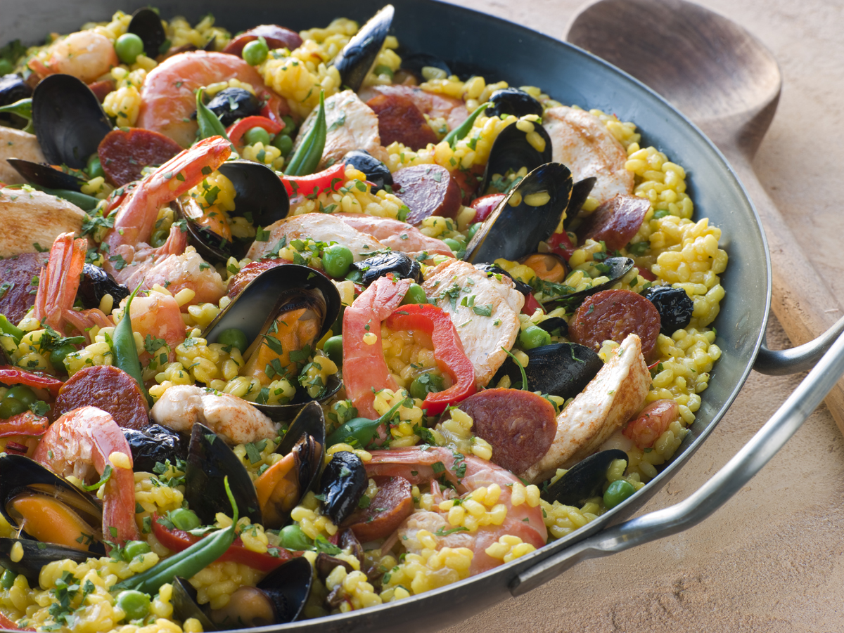 raphela's tweet photo. Paella is a classic Spanish dish of rice cooked with shellfish and seasoned with saffron. It is perfect for easy entertaining. Thank you https://t.co/0irw0EMnsi for sharing  https://t.co/LQRlQ2hsfE https://t.co/gbeWXshqGz