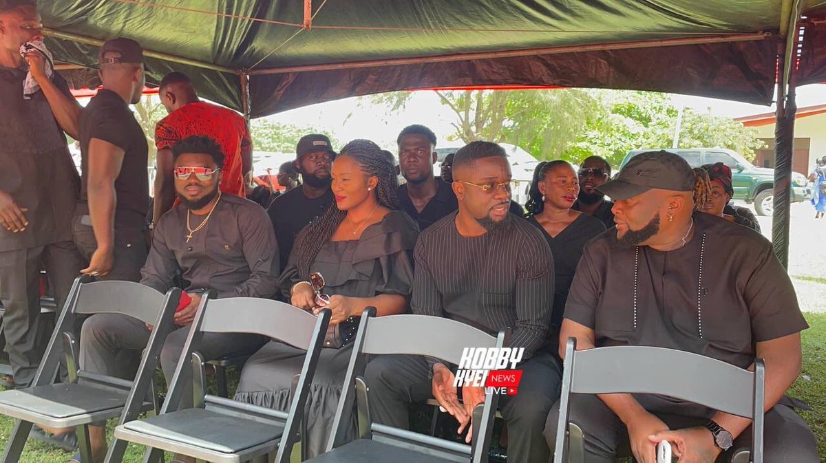 nkpromogh's tweet photo. Sarkodie greeting the family: Condolences to Dj Mensah. His mother’s final funeral rites happening now at Madina.

📸 : @KobbyKyei_ @kobbykyeiNews https://t.co/mqq4Gs8io7