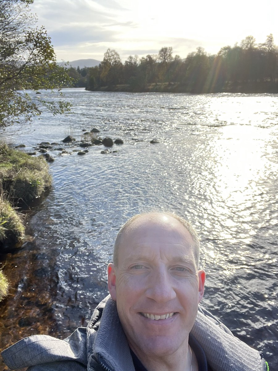 Stunning #autumncolours along the river spey today 🍂🪵🌲really warm ☀️😎 for the month of #October #Scottishhighlands #Scotland