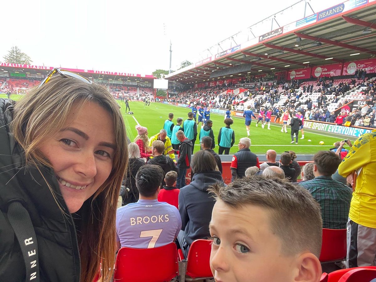 When ur sat in the home end! Shhhhh not really cherries fans! <a href="/SpursOfficial/">Tottenham Hotspur</a>