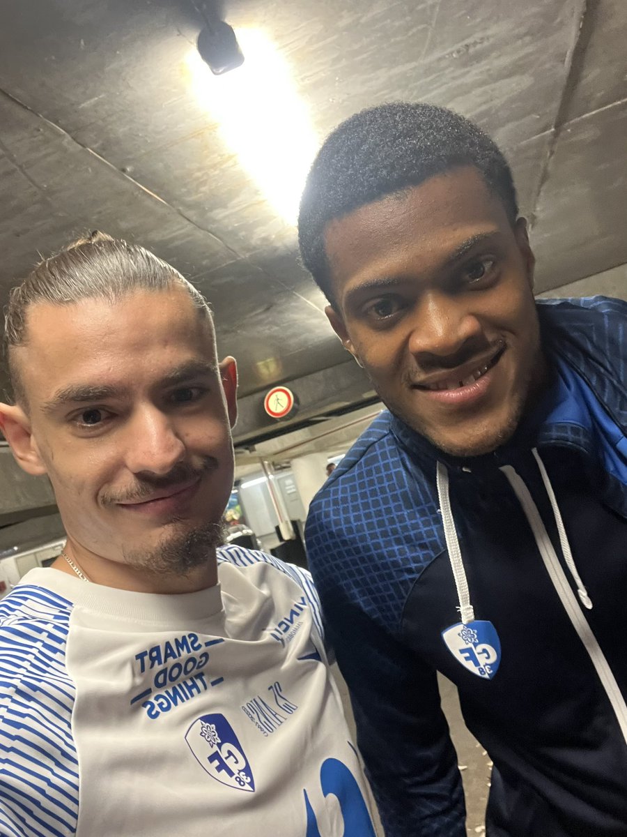 The_FT31's tweet photo. Que demander mieux un 9 octobre 2022 après le match une photo et une signature de Jordan. Aujourd’hui il mets un triplé c’est magnifique. Je t’aime Jojo ❤️ @GF38_Officiel #ASIMGF38 https://t.co/70JpPgEG3f