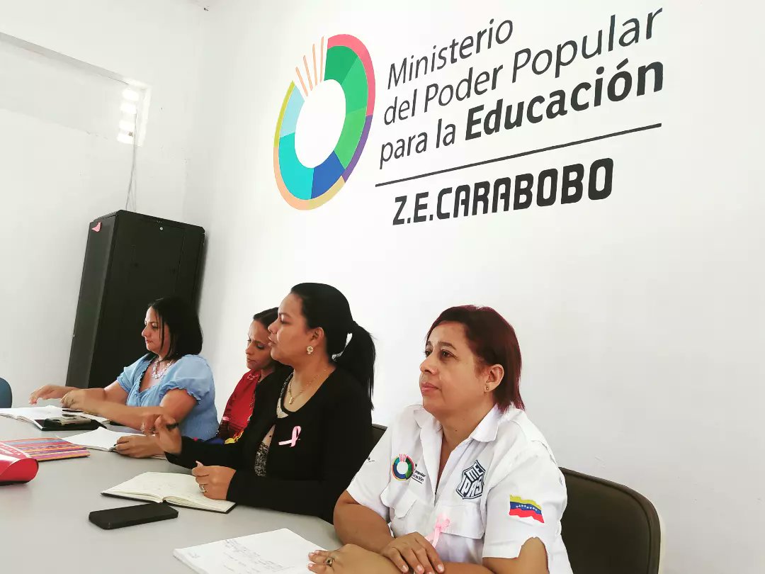 Aymaraguiar's tweet photo. #Videoconferencia || Acompañada del equipo de trabajo, nos conectamos para el Lanzamiento del Observatorio de la Calidad  Educativa Venezolana a cargo de la Min. @_LaAvanzadora como parte de los 253 años del natalicio del Maestro Simón Rodríguez.

@NicolasMaduro @rafaellacava10 https://t.co/PSssK3iwb5