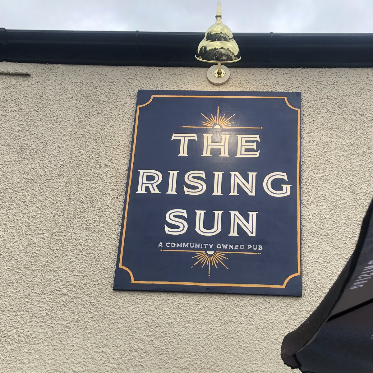 AlisonMacklin2's tweet photo. It was great to attend the official opening of @soswoodcroft The Rising Sun. My new local opened after lots of hard work from the community. Great range of gins as well.#commbiz @PlunkettFoundat https://t.co/p0dUOMGGis