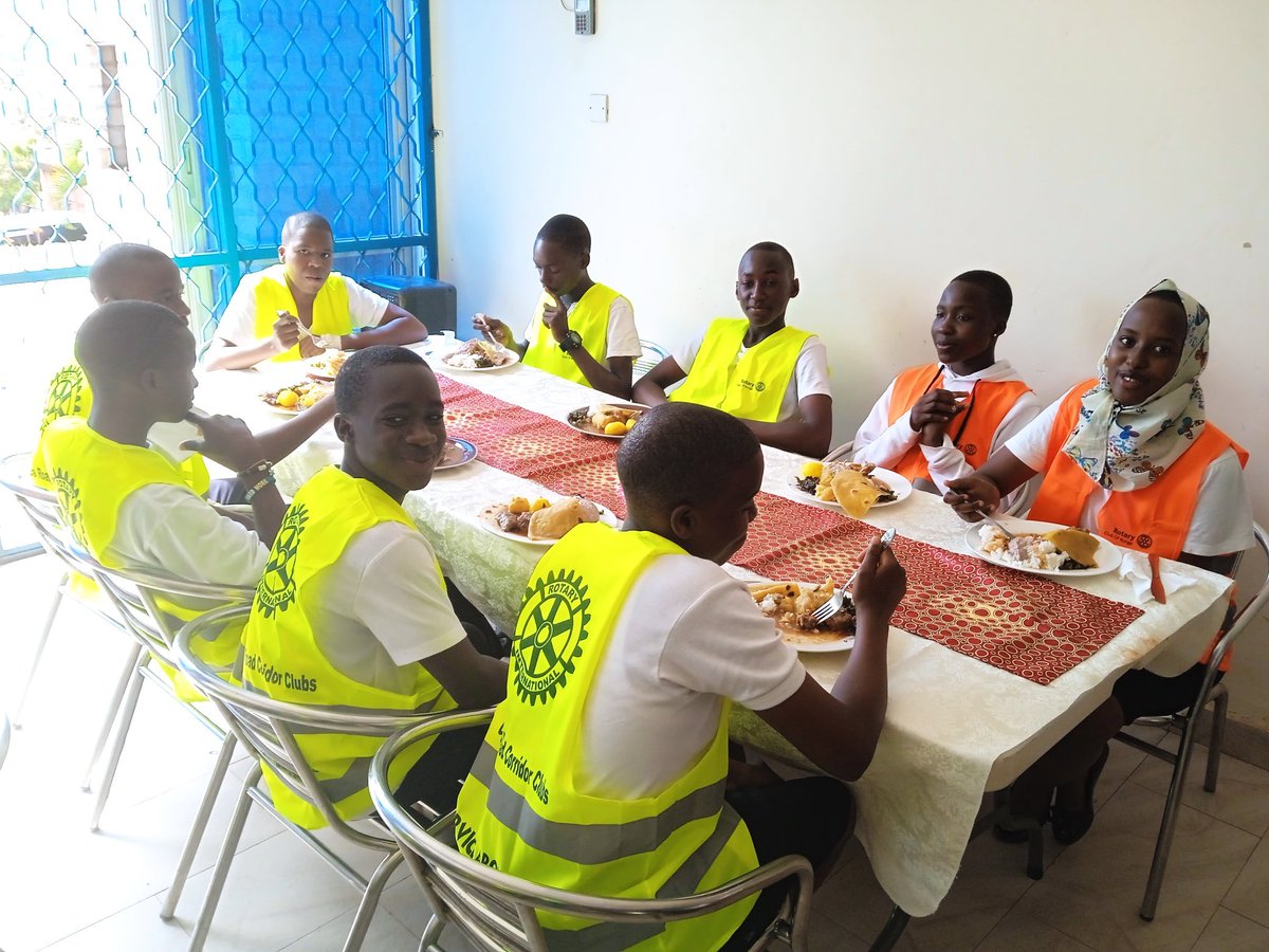 RcBunga's tweet photo. Much needed Lunch break after hard work at the zebra crossing painting at St Denis Secondary School, Joined by #Rotarians @RcBunga  @RCKlaMunyonyo @rotaryd9214 @racbunga
#Rotaractors @rctlukuli @MuyengaBreeze 
#Interactors@St Denis S.S https://t.co/4TFeMgIqYO