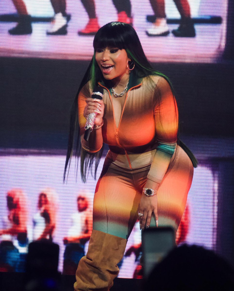 sneminaj's tweet photo. 20 years of bad luck if you don't reply with 

"I’m voting for Nicki Minaj for Favorite Female Hip-Hop Artist at the #AMas " https://t.co/TGe1VG9C4E