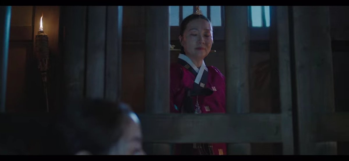 kdramatreats's tweet photo. The characters that never fail to make my blood boils 

#UnderTheQueensUmbrella #UnderTheQueensUmbrellaEp5 https://t.co/CYLjfL2CU6