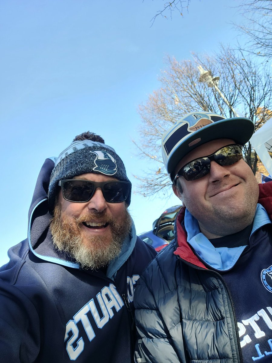 djslessor11's tweet photo. A great day to tailgate with @Argofans #selfiewithwill @AllKindsOfClay @westilltailgate @ArgosFancast https://t.co/g1CNRKokzk