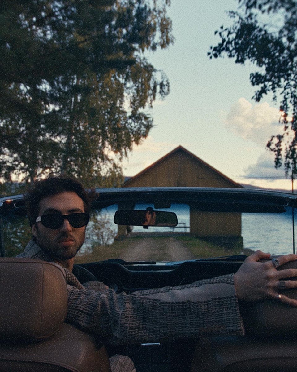 ‘The Ballet Girl’ has been out for only a week - and today we hit a record of 300.000 streams in one day. Thank you for sharing the song, thank you for listening and thank you for being here. Can’t wait to show you what’s next..