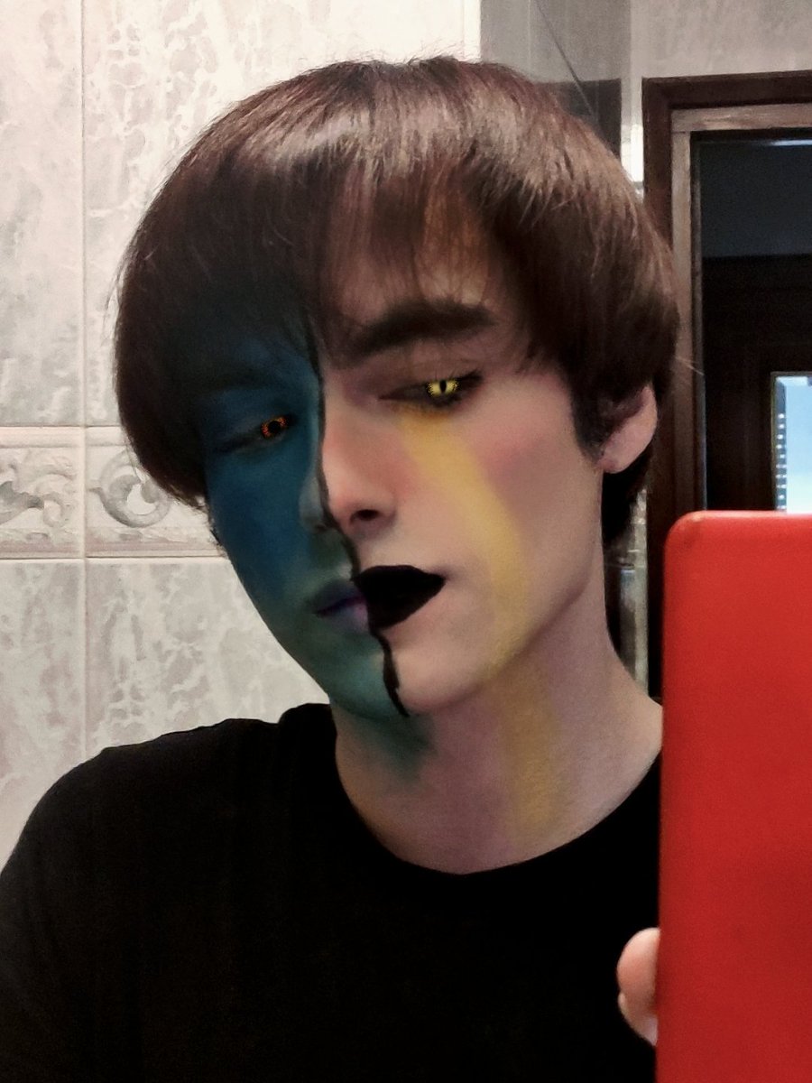 🖤「ᴀʳᵉⁿ ᴛʰᵘⁿᵈᵉʳ」 ️ on Twitter: "Primer intento de maquillaje de Adomween