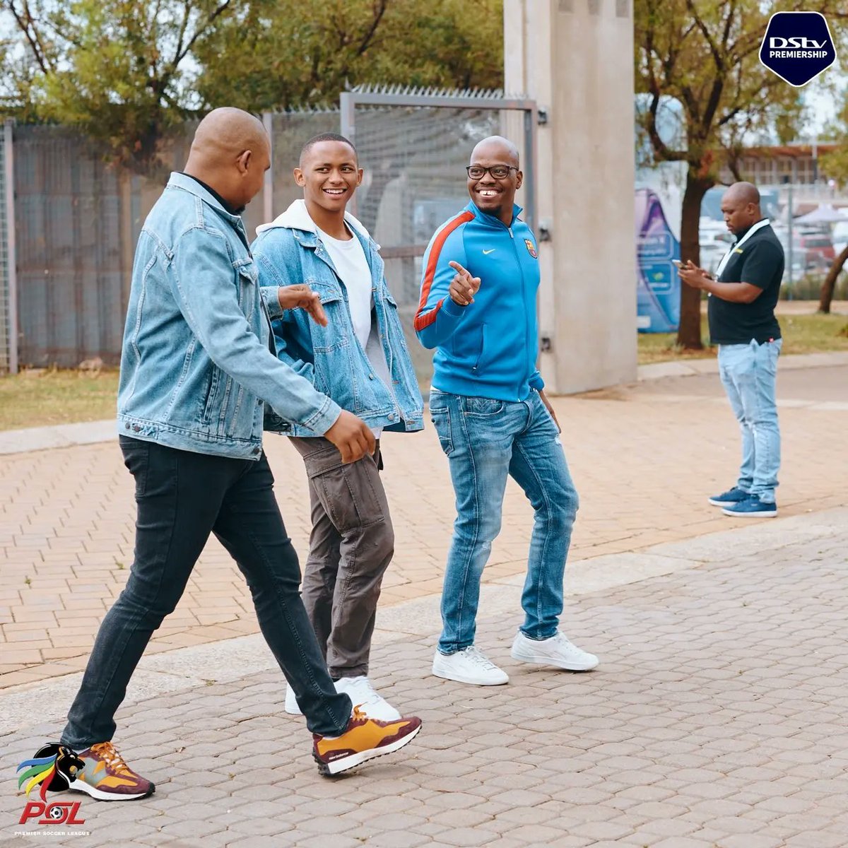 BabizeBonke_ZA's tweet photo. Our winner's perfect match experience is only getting better alongside @SishiiOfficial at @FnbStadium 🤩🏟️

#MyPerfectMatchDayExperience #SowetoDerby https://t.co/k79EmvrMno