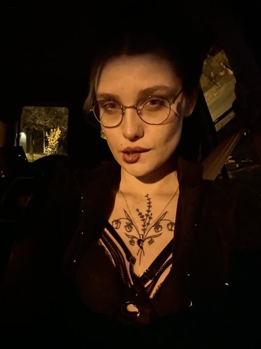 im driving to your moms house lol https://t.co/SJuMrcV00e