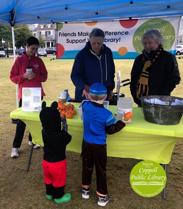 The Friends of the Coppell Public Library are at Coppell Farmers Market for our annual mini pumpkin giveaway!

Come see us and enjoy Scare on the Square (10/29/22)!