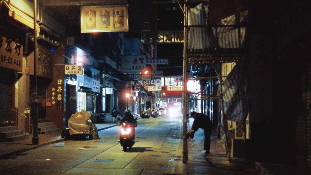 FishMonkeyCow_'s tweet photo. Hong Kong nights on 35mm film https://t.co/1xe4kn4qzF