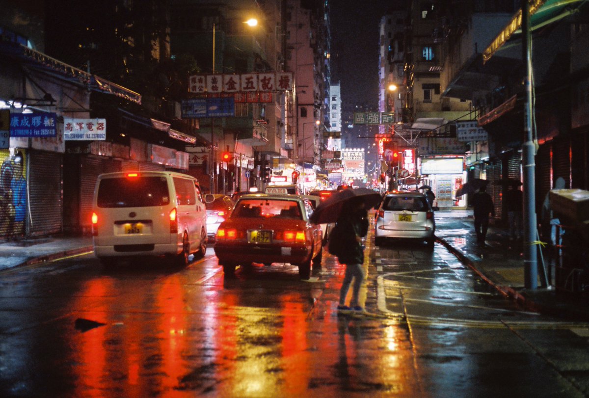 FishMonkeyCow_'s tweet photo. Hong Kong nights on 35mm film https://t.co/1xe4kn4qzF