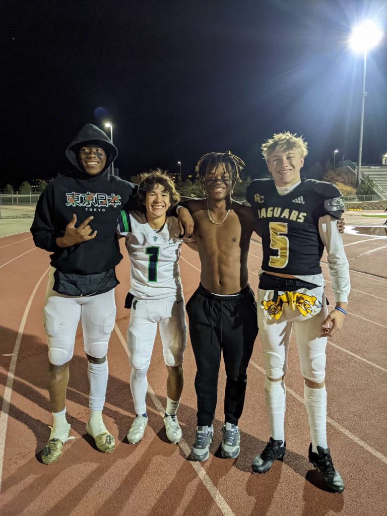 This 1 was wild came down to last play of the game, their bond is bigger than the scoreboard <a href="/TeamFullGorilla/">Team Full Gorilla</a> 23’ <a href="/deandrehorn9/">DeAndre Horn</a> 23’ <a href="/richard_okuno1/">Richard Okuno</a> 23’ <a href="/dean_chisolm/">Dean Chisolm</a> &amp; 23’ <a href="/WRosenmeyer/">Will Rosenmeyer</a> all played great was fun to watch🦍🏈💯 #ballers #ifyouballyoullgetthecall #skorillas #OAGAAG