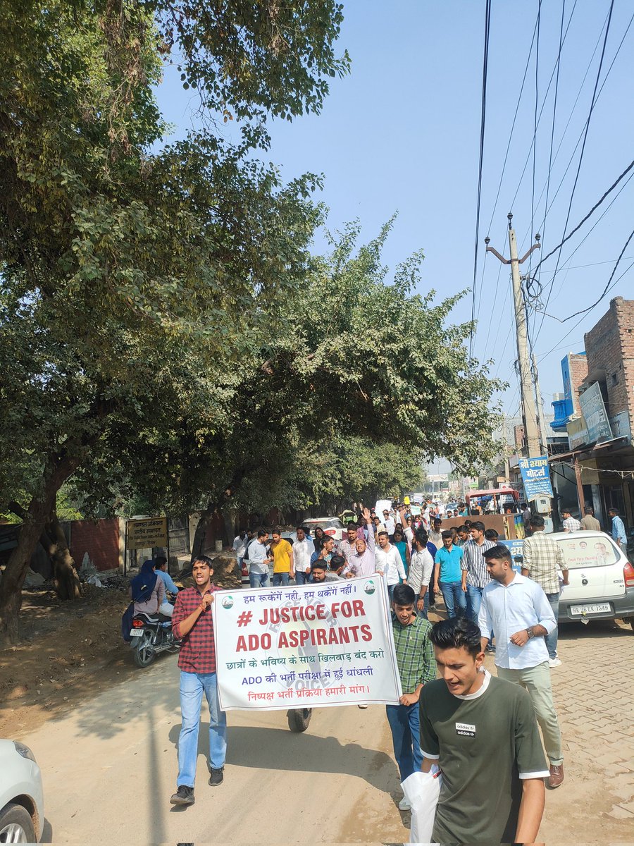 Deepak20084786's tweet photo. #justice_for_ADO_aspirants 
HPSC  के खिलाफ विद्यार्थियों का काफिला आदमपुर की तरफ रवाना।
छात्र एकता जिंदाबाद।
@cmohry @mlkhattar @DeependerSHooda @ShweDhull @anilvijminister @INCIndia @JPDALALBJP @rssurjewala @narendramodi @agrimentors @AmitShah @BhupinderShooda @JaiParkash_INC https://t.co/ndqPWl3Iaq