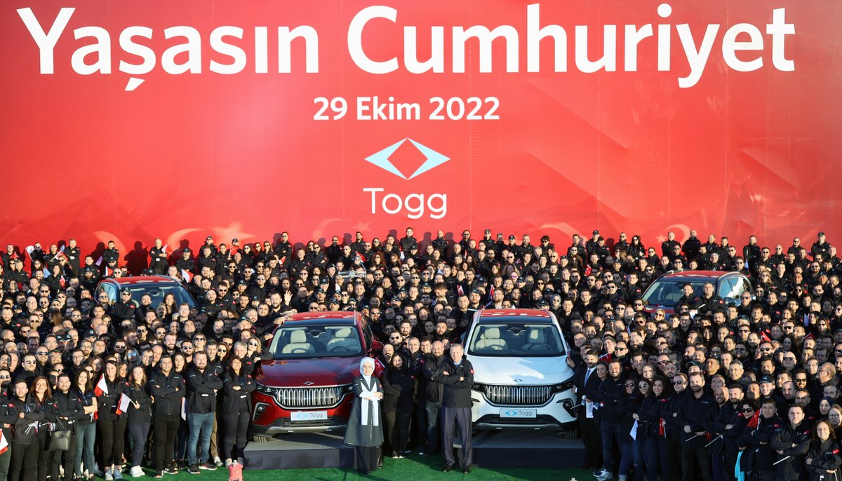 RTEdijital's tweet photo. Cumhurbaşkanımız @RTErdogan Togg Gemlik Kampüsü'nde. https://t.co/QfqhX79Ov7