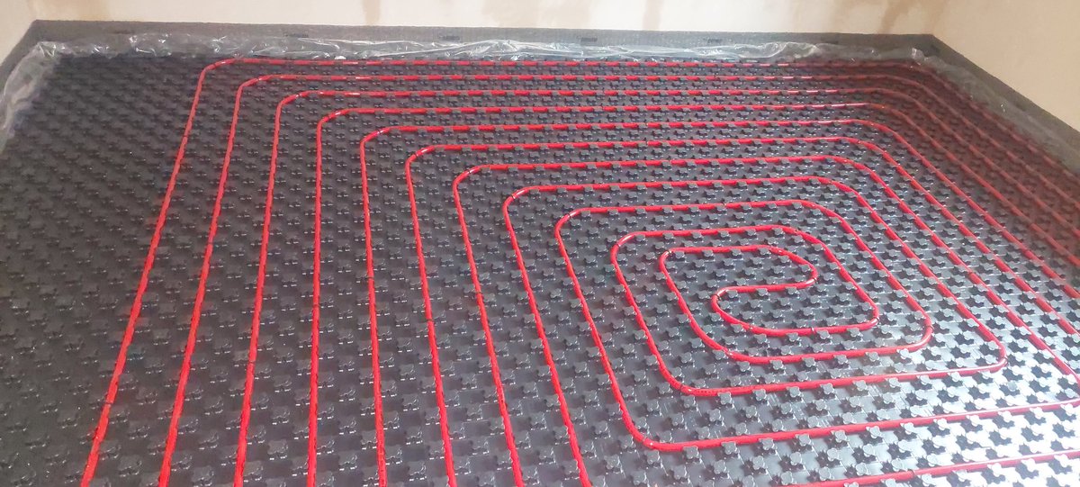 richard_ruzicka's tweet photo. Beton v podlahách již vesele zraje.....
#polystyren
#podlahovetopeni
#betonovepodlahy https://t.co/Fy9q3iRPT0
