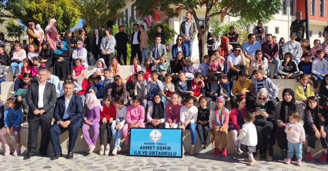 ahmetdemirokulu's tweet photo. Cumhuriyetin 99. yıl dönümü kutlu olsun.
@mardinilmem 
@Yesillimem1 
@Murat69_Demir 
@haciavlanmaz
@sinan_ctn 
@Hidirbekdas https://t.co/yNrefUVbG7