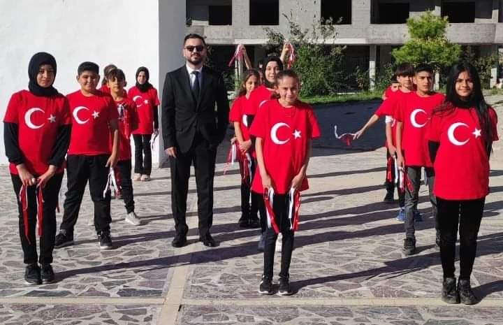 ahmetdemirokulu's tweet photo. Cumhuriyetin 99. yıl dönümü kutlu olsun.
@mardinilmem 
@Yesillimem1 
@Murat69_Demir 
@haciavlanmaz
@sinan_ctn 
@Hidirbekdas https://t.co/yNrefUVbG7